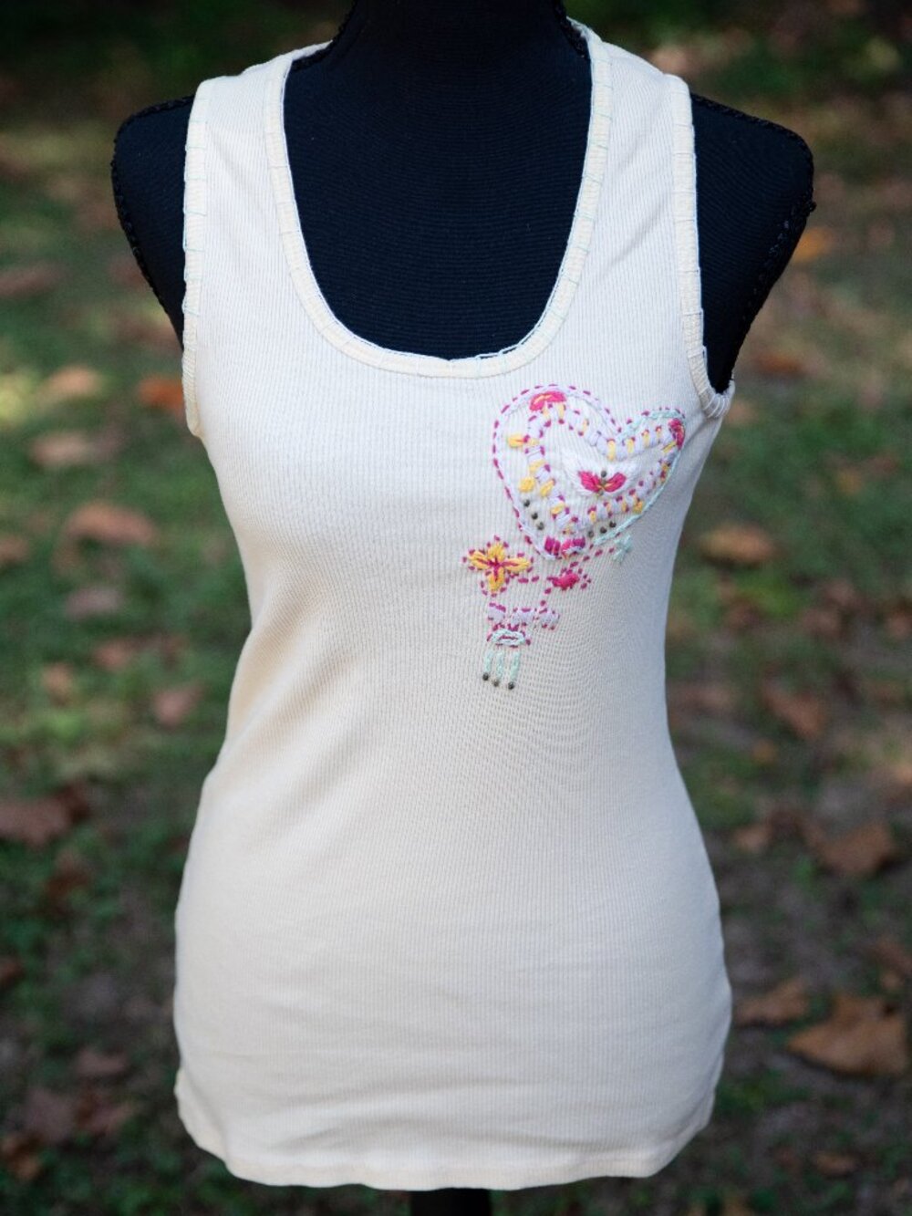 Size Large Cecilia Natural ribbed tank top bohemian-style embroidered heart